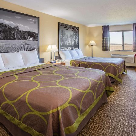 Hotel Super 8 By Wyndham Remington Esterno foto