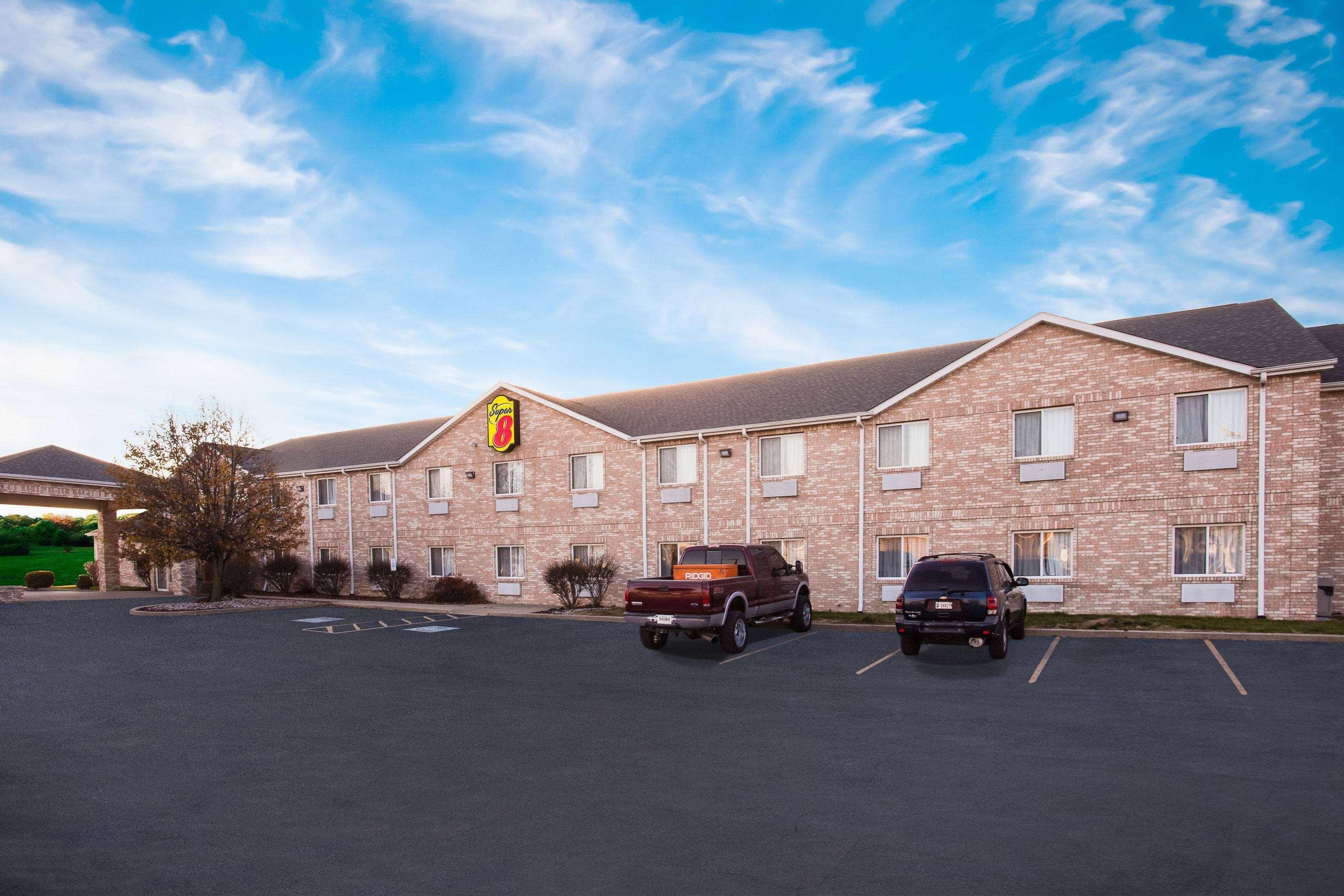Hotel Super 8 By Wyndham Remington Esterno foto