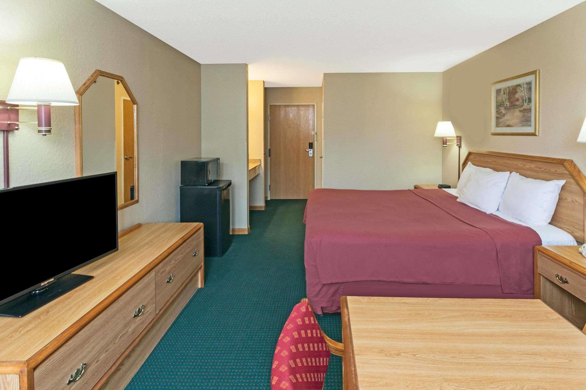 Hotel Super 8 By Wyndham Remington Esterno foto