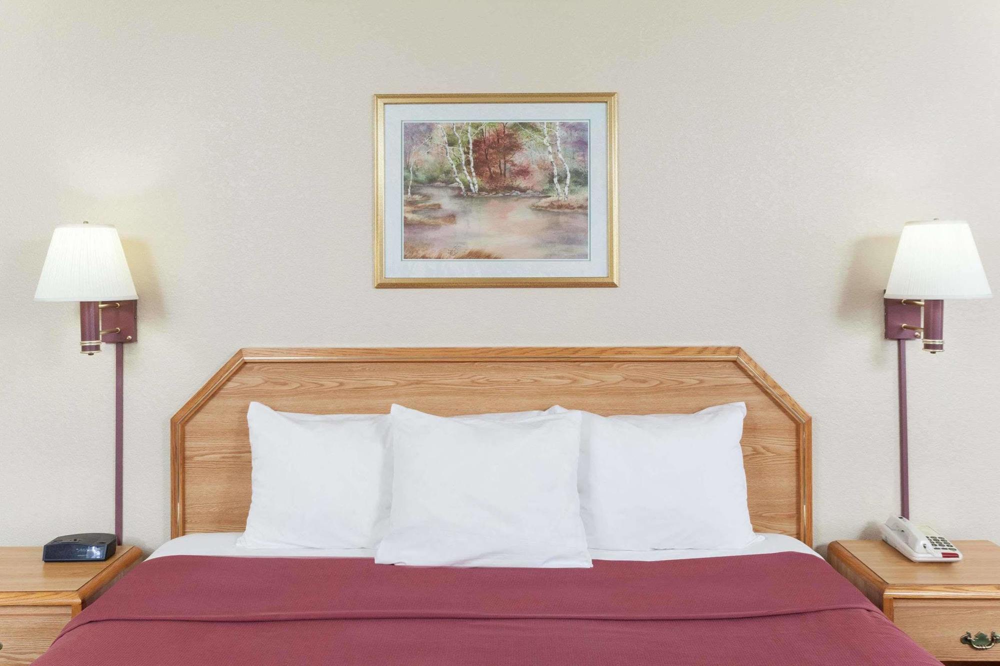 Hotel Super 8 By Wyndham Remington Esterno foto
