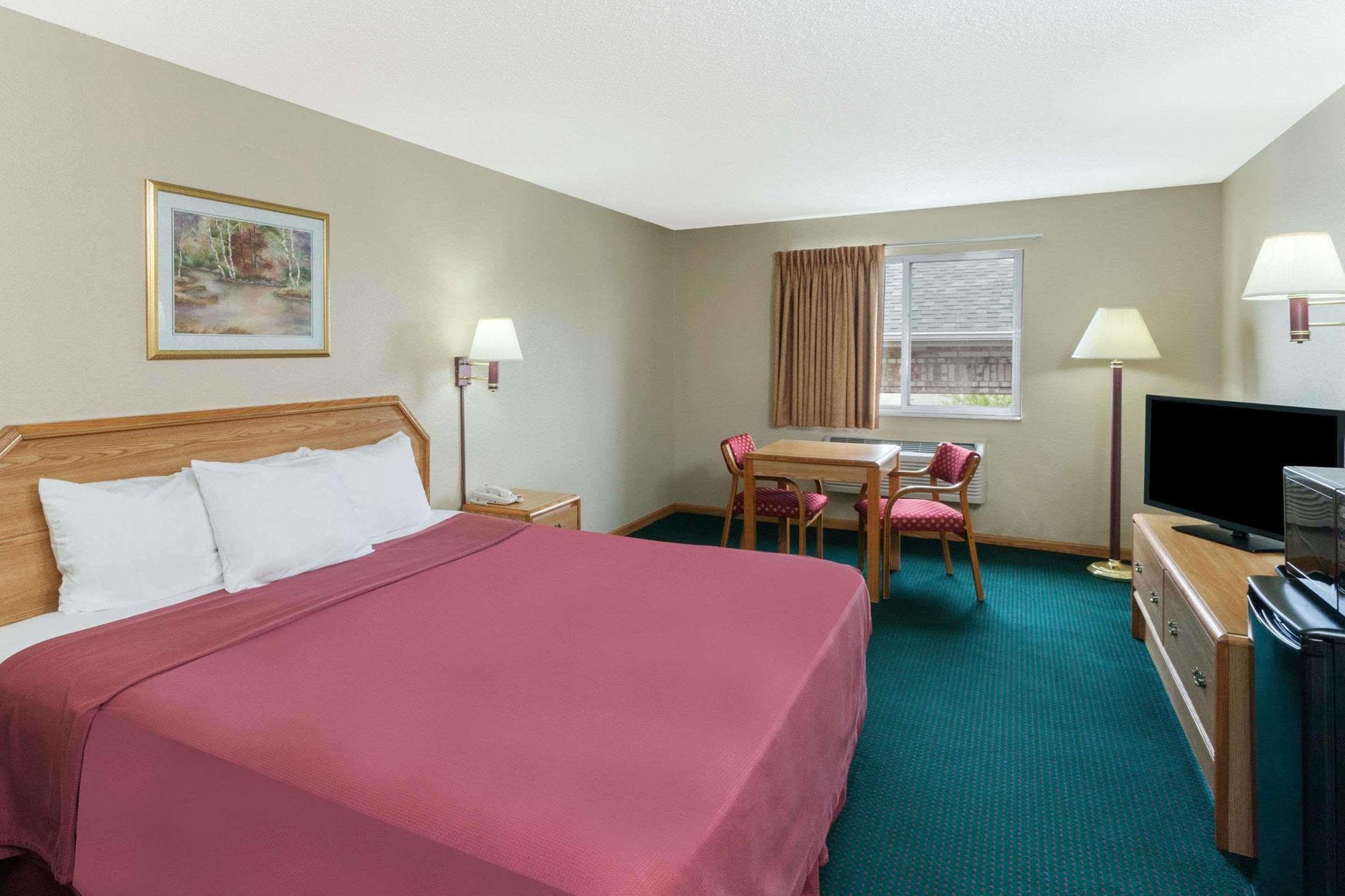 Hotel Super 8 By Wyndham Remington Esterno foto