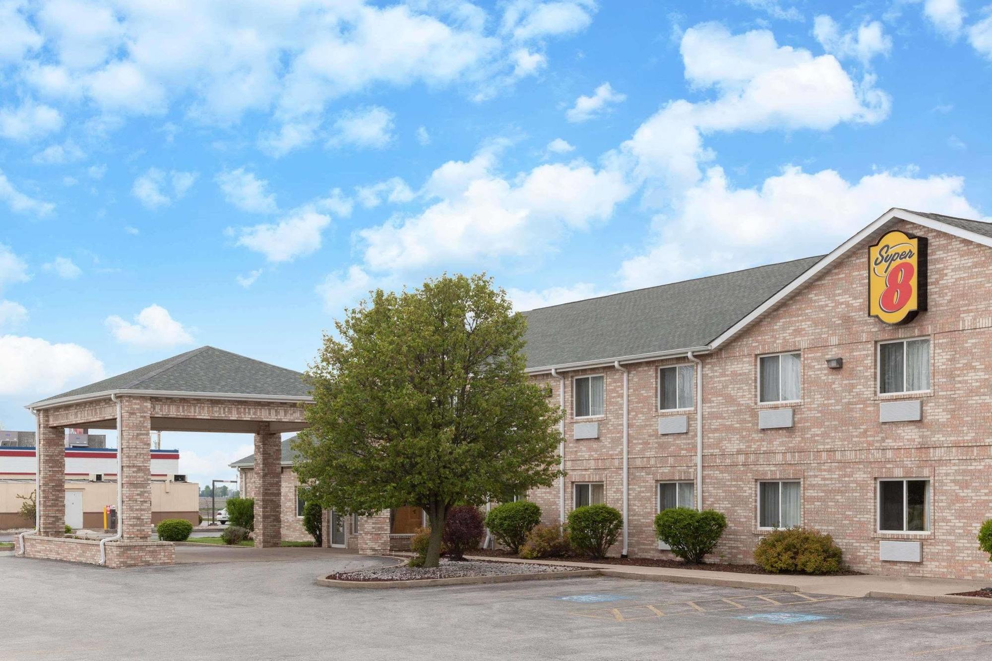 Hotel Super 8 By Wyndham Remington Esterno foto